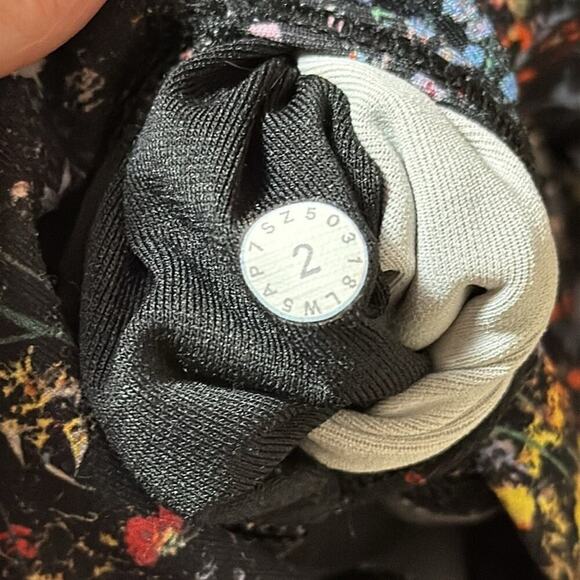 Lululemon Wunder Under Hi-Rise Tight 
Flowerescent Multi color size 2 - Picture 7 of 8